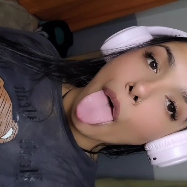 Cuento con servicio de sexo oral, oral con beso negro/juguetes. 15 minutos completo (oral y sexo), 30 minutos completo y 1 hora completo. pack de videos de oral y de sexo en gran cantidades ( 100 videos. 225 videos, 500+ videos) economicos y videollamadas