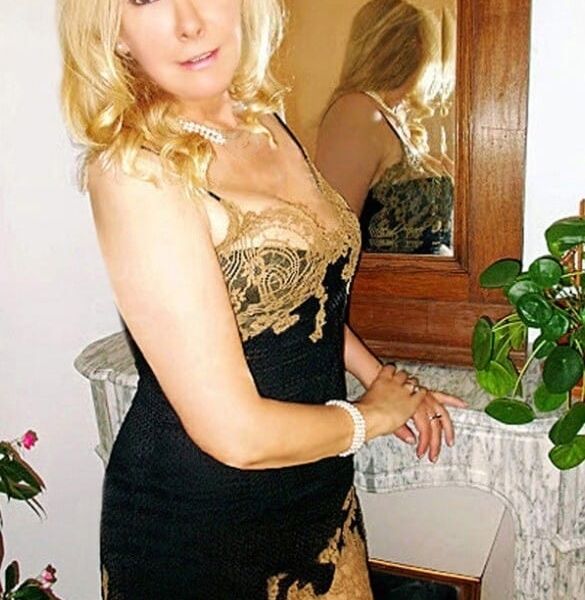 I am a vaccinated independent companion who offers visits to hotels and private homes. I am available for dinner dates, GFE private time, sensual whole-body massages and more. You will find me charming, friendly and warm, well-read and up to date on current affairs. People say they feel at ease in my company and find it easy to connect.